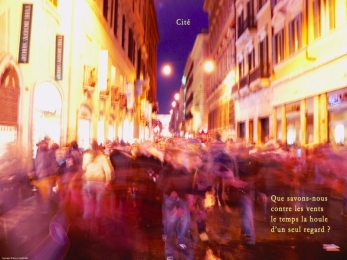 Pose lente sur la Via Veneto, Rome, Italie. Poème sur la différence.